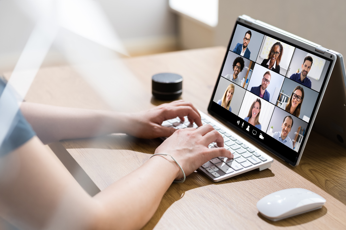 ThinkShare Modern Digital Workplace Services - Laptop on virtual call